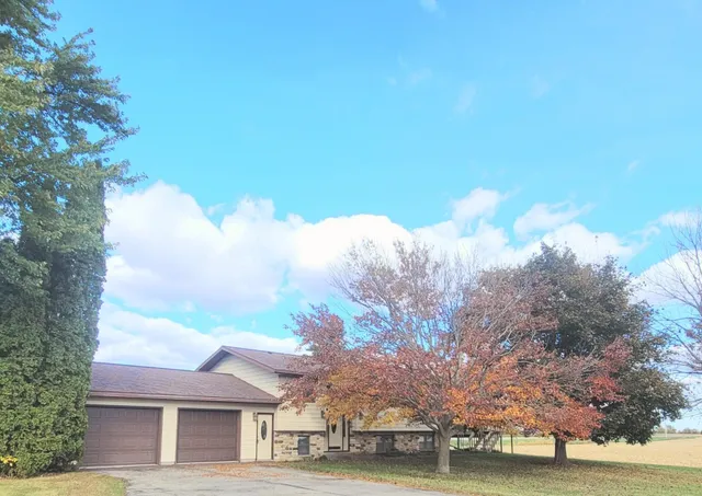 $425,000 | N12086 North Parish Road, Markesan, WI 53946