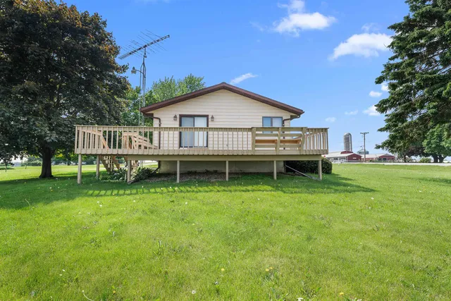 $425,000 | N12086 North Parish Road, Markesan, WI 53946