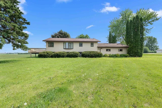 $425,000 | N12086 North Parish Road, Markesan, WI 53946