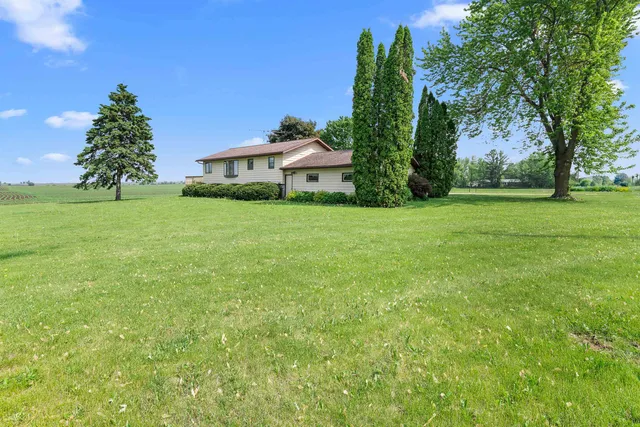$425,000 | N12086 North Parish Road, Markesan, WI 53946