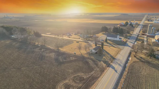 $425,000 | N12086 North Parish Road, Markesan, WI 53946