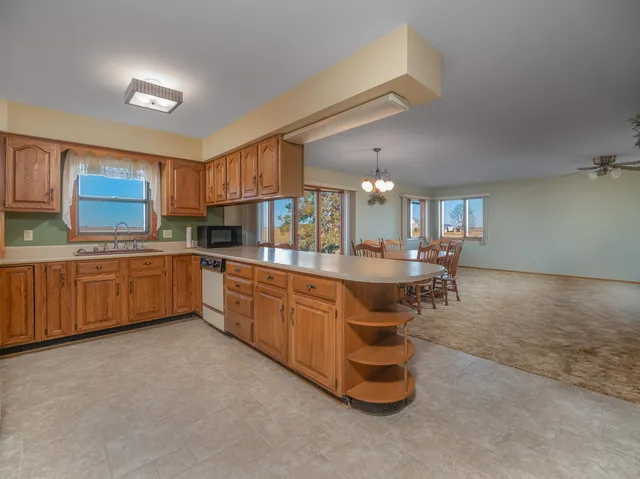 $425,000 | N12086 North Parish Road, Markesan, WI 53946