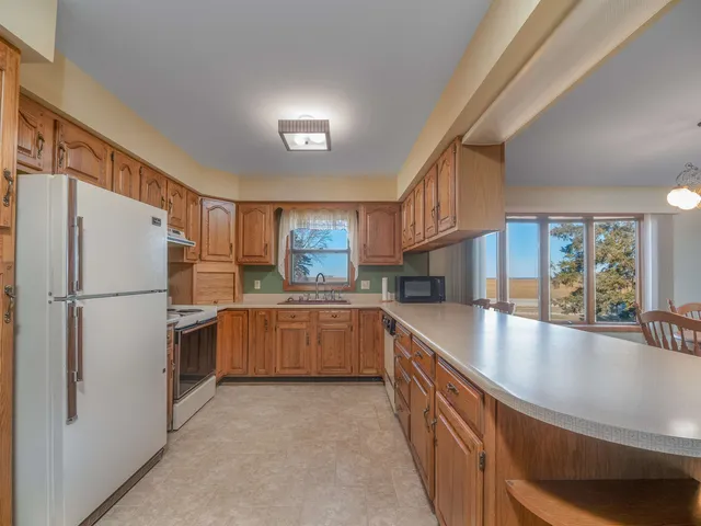 $425,000 | N12086 North Parish Road, Markesan, WI 53946