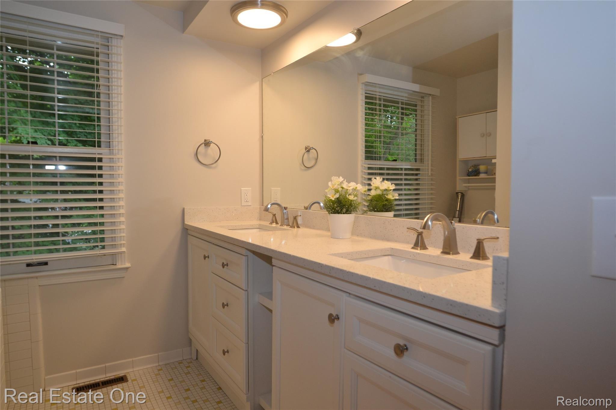 33877 Hunters Pointe Road Farmington, MI 48331 - Photo 34 of 44 DSC_0132.jpg