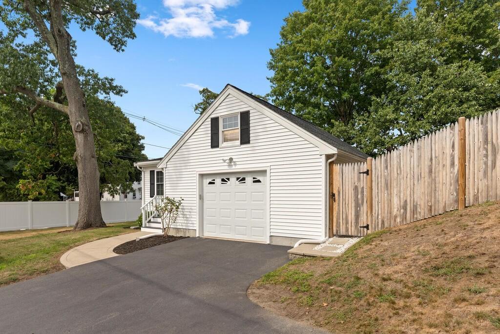 1063 Main Street Reading, MA 01867 - Photo 24 of 31 Gallery Image 24