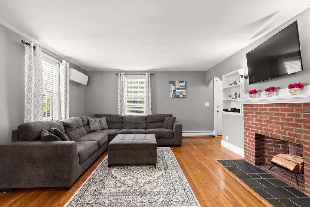 1063 Main Street Reading, MA 01867 - Photo 5 of 31 Gallery Image 5