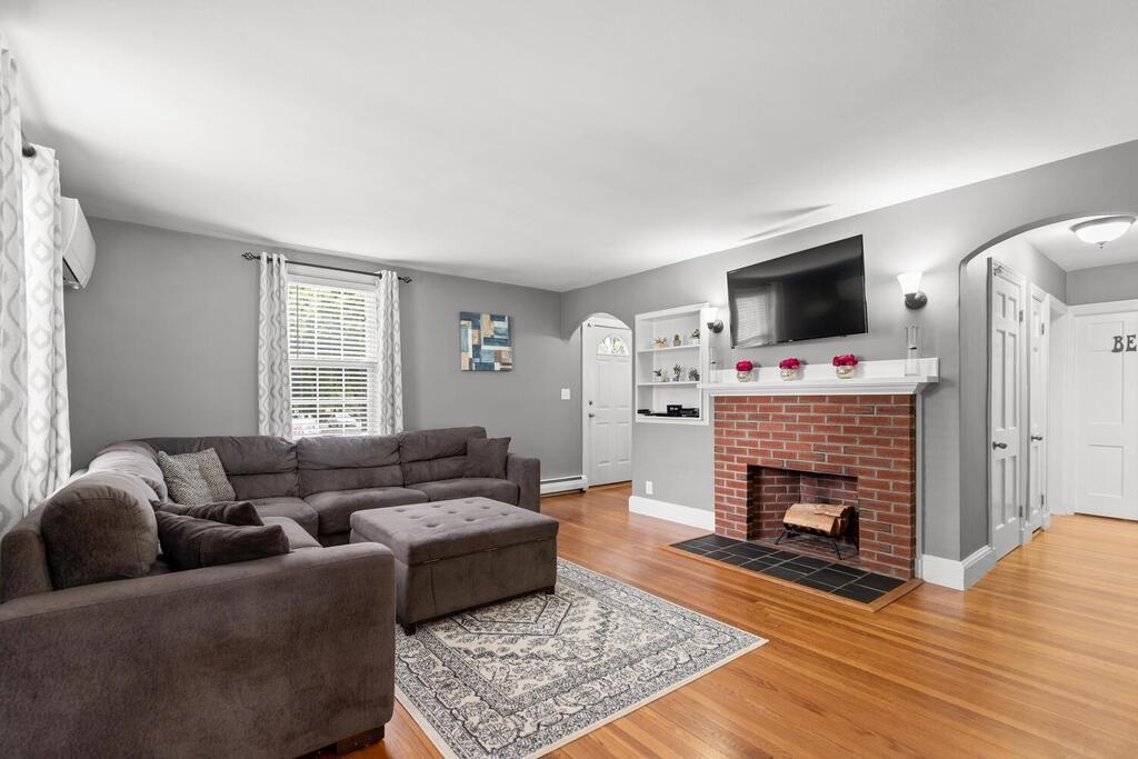 1063 Main Street Reading, MA 01867 - Photo 6 of 31 Gallery Image 6