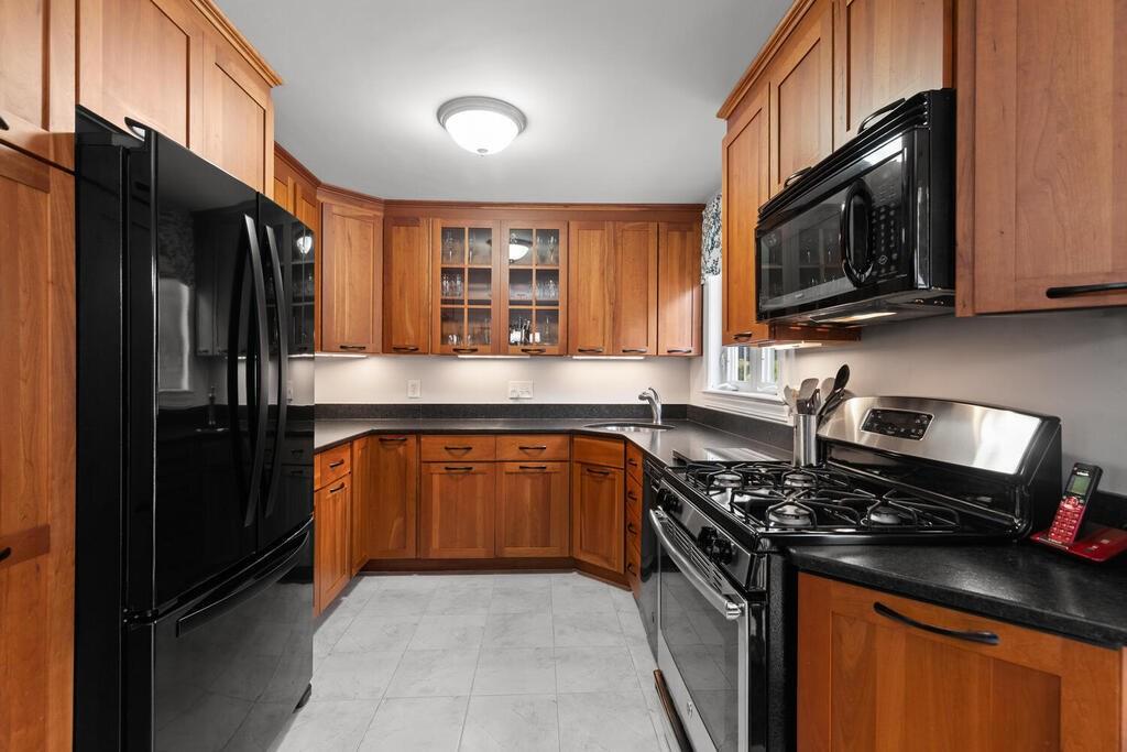 1063 Main Street Reading, MA 01867 - Photo 9 of 31 Gallery Image 9
