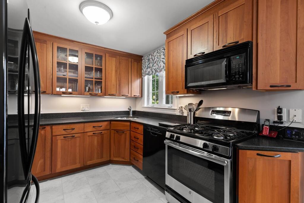 1063 Main Street Reading, MA 01867 - Photo 10 of 31 Gallery Image 10