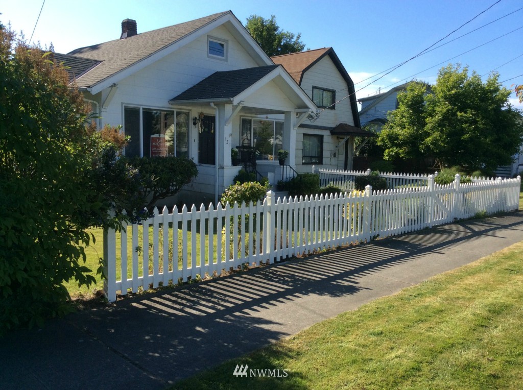 121 Wells Avenue North Renton, WA 98057 - Photo 2 of 9 Gallery Image 2
