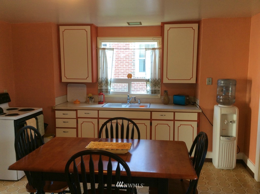 121 Wells Avenue North Renton, WA 98057 - Photo 4 of 9 Gallery Image 4