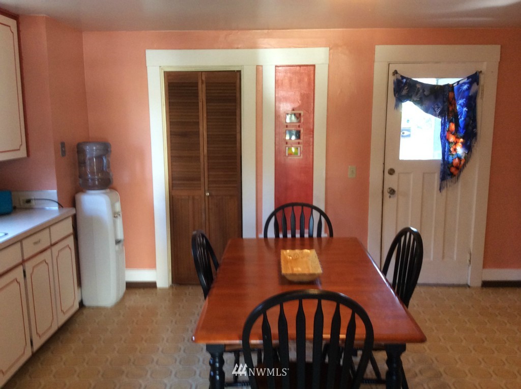 121 Wells Avenue North Renton, WA 98057 - Photo 5 of 9 Gallery Image 5