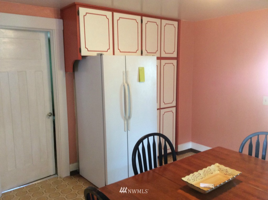 121 Wells Avenue North Renton, WA 98057 - Photo 6 of 9 Gallery Image 6
