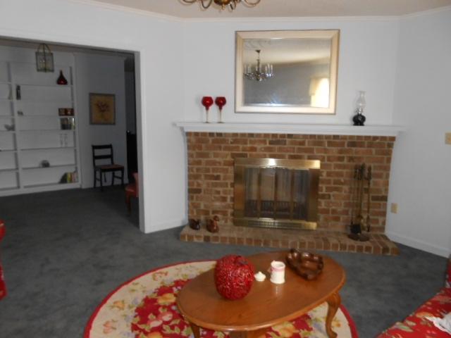 331 Hampton Street Elloree, SC 29047 - Photo 3 of 9 greene living room