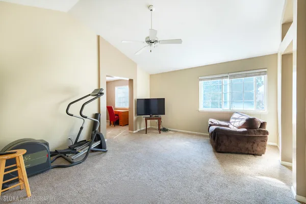 $400,000 | 735 Nashua Court, Crystal Lake, IL 60012