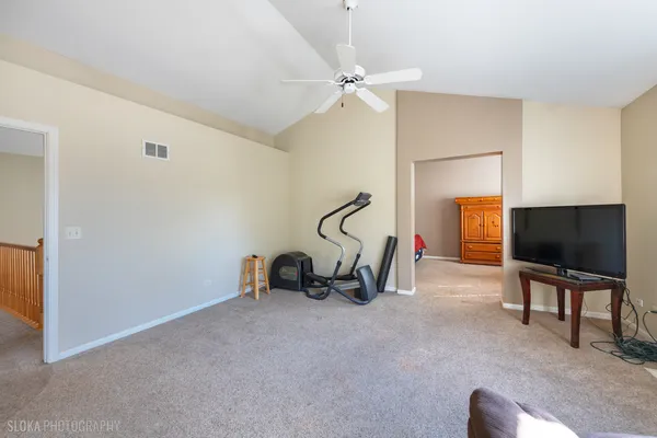 $400,000 | 735 Nashua Court, Crystal Lake, IL 60012