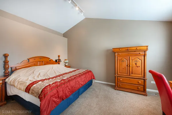 $400,000 | 735 Nashua Court, Crystal Lake, IL 60012