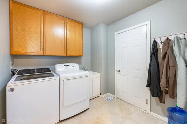 $400,000 | 735 Nashua Court, Crystal Lake, IL 60012