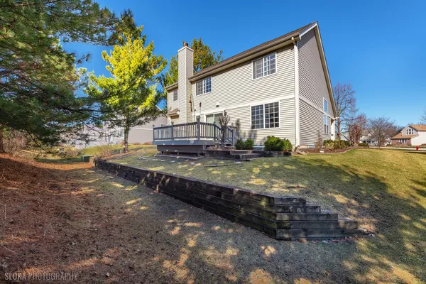 $400,000 | 735 Nashua Court, Crystal Lake, IL 60012