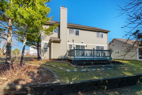 $400,000 | 735 Nashua Court, Crystal Lake, IL 60012