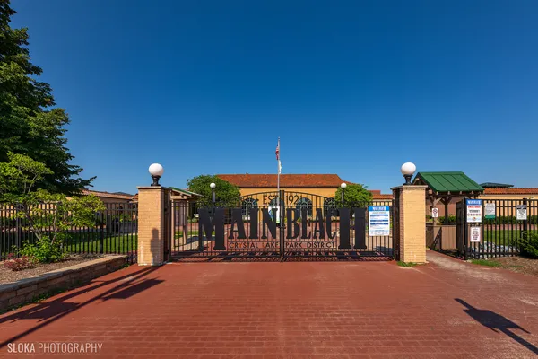 $400,000 | 735 Nashua Court, Crystal Lake, IL 60012