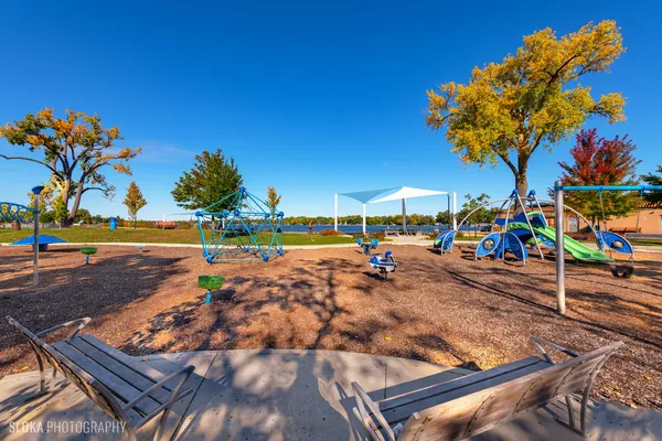 $400,000 | 735 Nashua Court, Crystal Lake, IL 60012