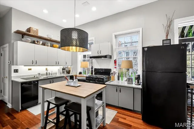 $1,800 | 1010 Allen Avenue, Unit REAR/CARRIAGE HOUSE, St. Louis, MO 63104