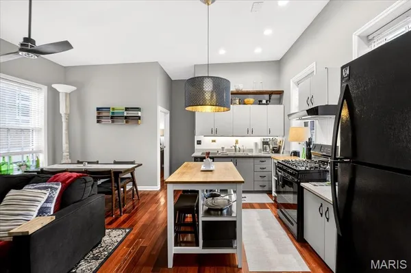 $1,600 | 1010 Allen Avenue, Unit REAR/CARRIAGE HOUSE, St. Louis, MO 63104