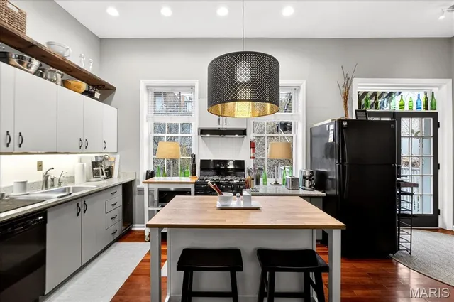 $1,800 | 1010 Allen Avenue, Unit REAR/CARRIAGE HOUSE, St. Louis, MO 63104