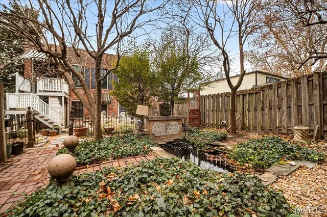 $1,800 | 1010 Allen Avenue, Unit REAR/CARRIAGE HOUSE, St. Louis, MO 63104