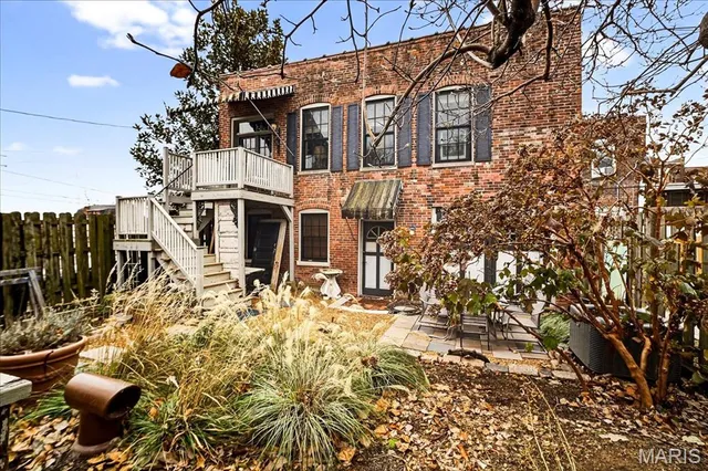 $1,800 | 1010 Allen Avenue, Unit REAR/CARRIAGE HOUSE, St. Louis, MO 63104
