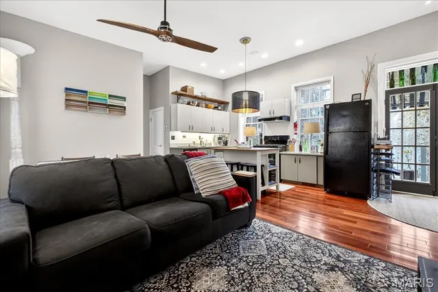 $1,800 | 1010 Allen Avenue, Unit REAR/CARRIAGE HOUSE, St. Louis, MO 63104