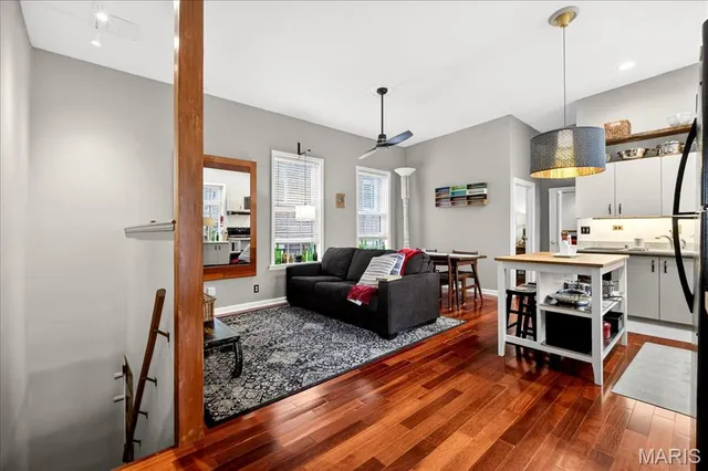 $1,800 | 1010 Allen Avenue, Unit REAR/CARRIAGE HOUSE, St. Louis, MO 63104