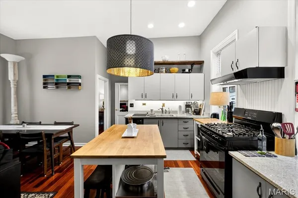 $1,600 | 1010 Allen Avenue, Unit REAR/CARRIAGE HOUSE, St. Louis, MO 63104