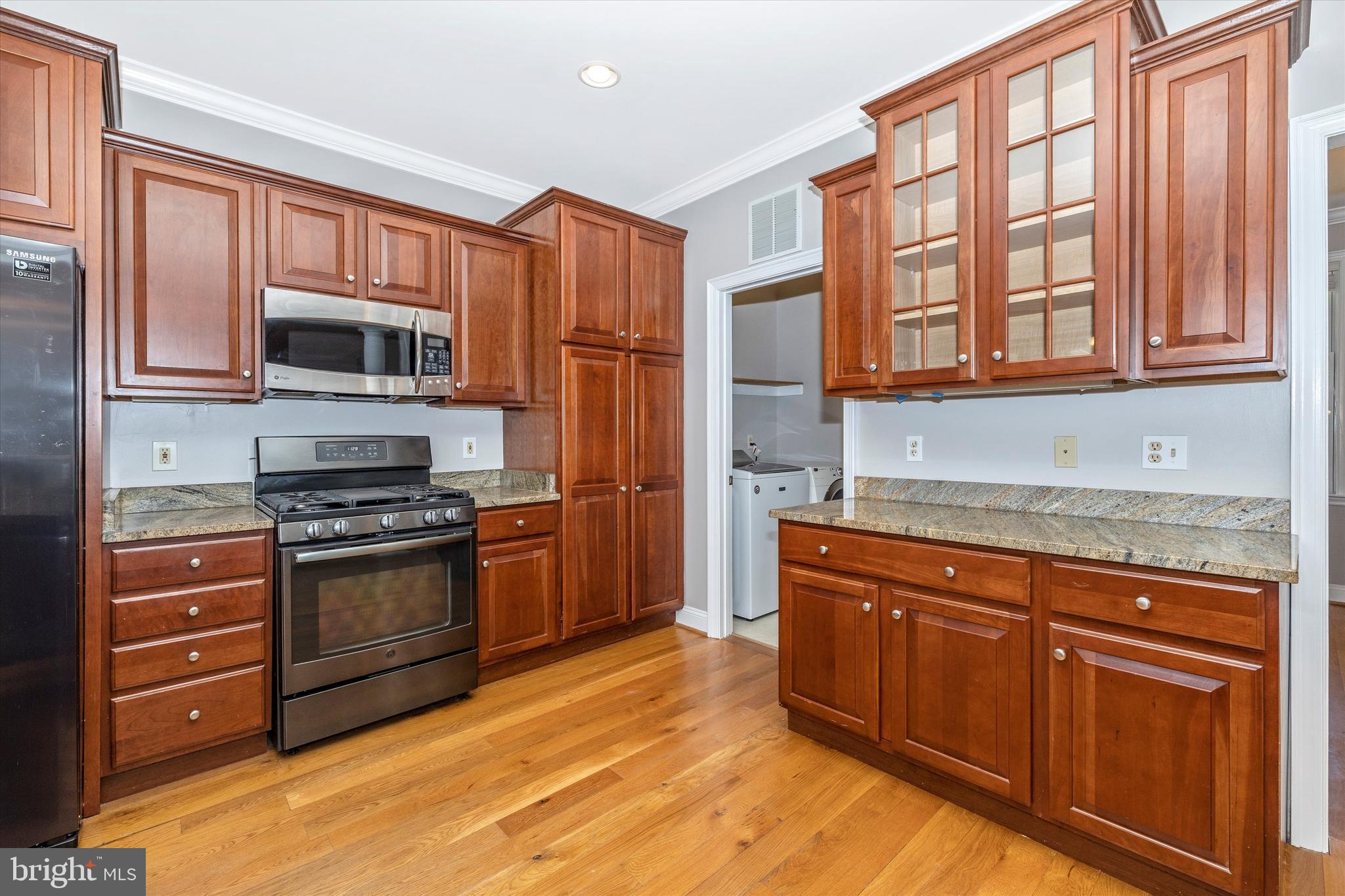 11129 Liberty Road Frederick, MD 21701 - Photo 7 of 44 Gas stove and other newer appliances
