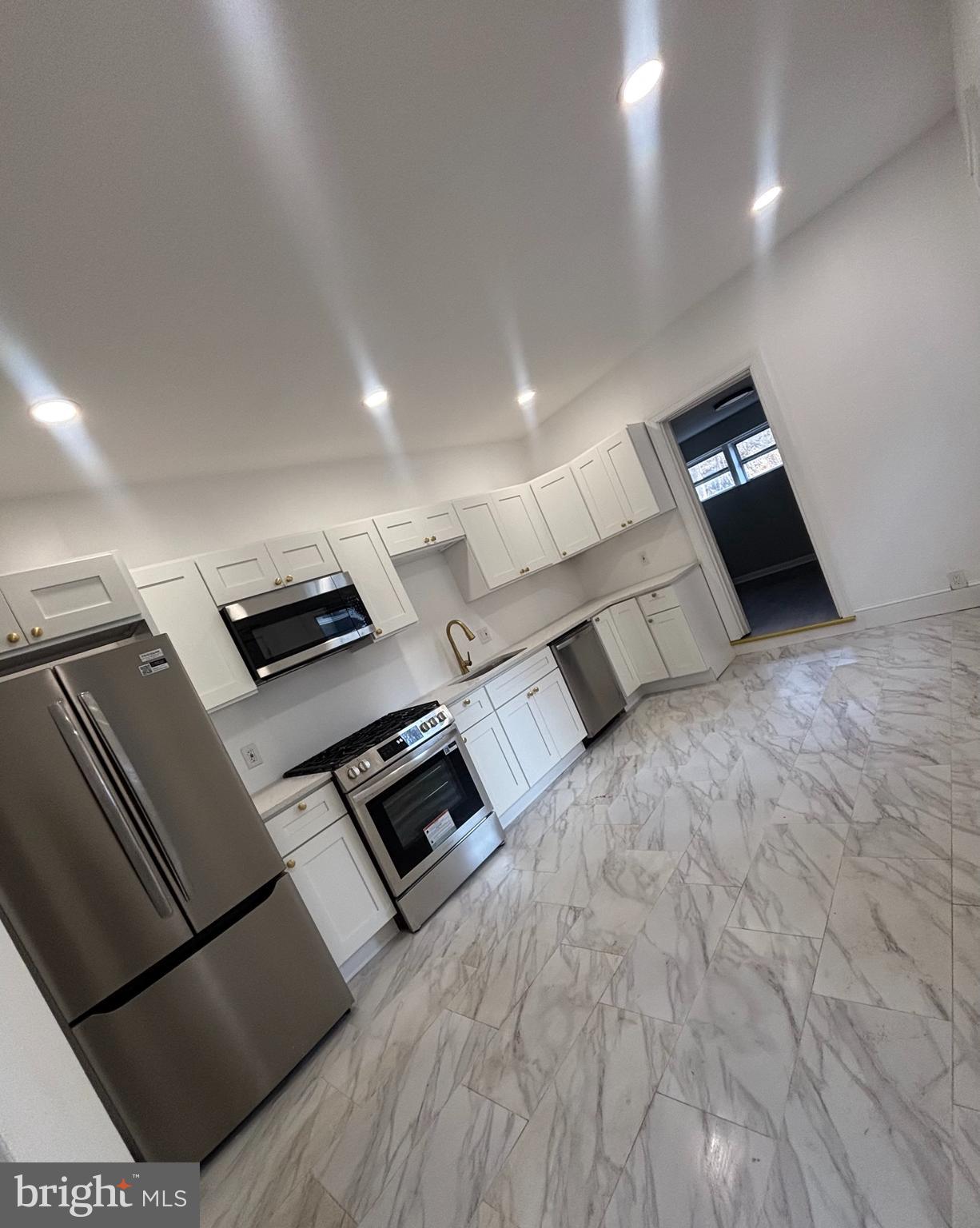 624 Poplar Street Lancaster, PA 17603 - Photo 3 of 22