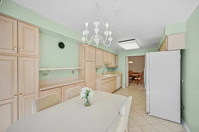 $449,900 | 2000 Chestnut Avenue, Unit 103, Glenview, IL 60025