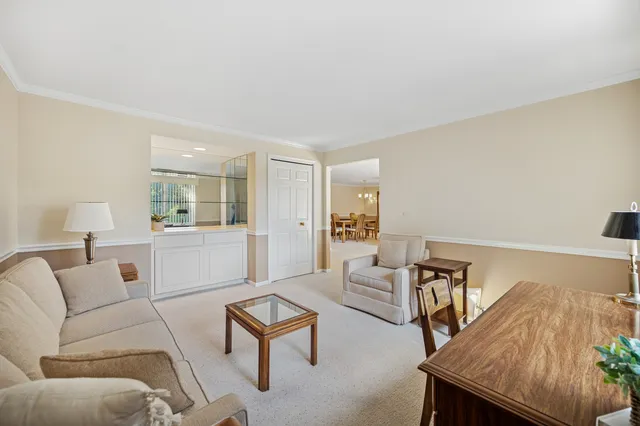 $449,900 | 2000 Chestnut Avenue, Unit 103, Glenview, IL 60025