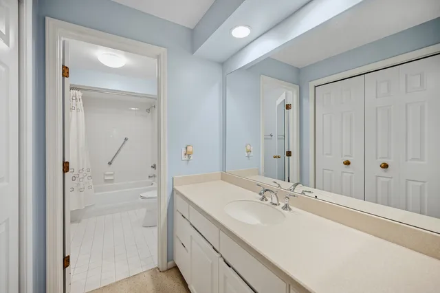 $449,900 | 2000 Chestnut Avenue, Unit 103, Glenview, IL 60025