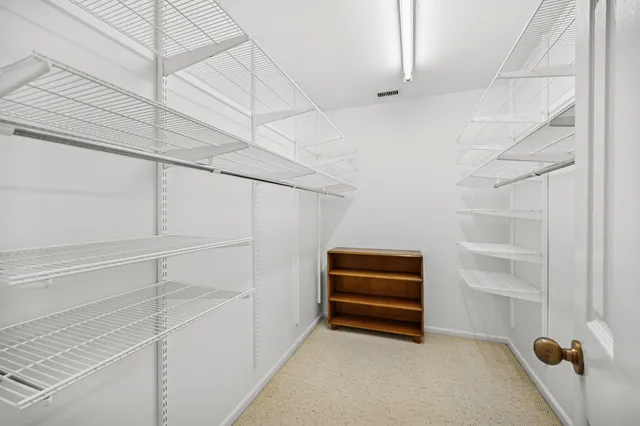 $449,900 | 2000 Chestnut Avenue, Unit 103, Glenview, IL 60025