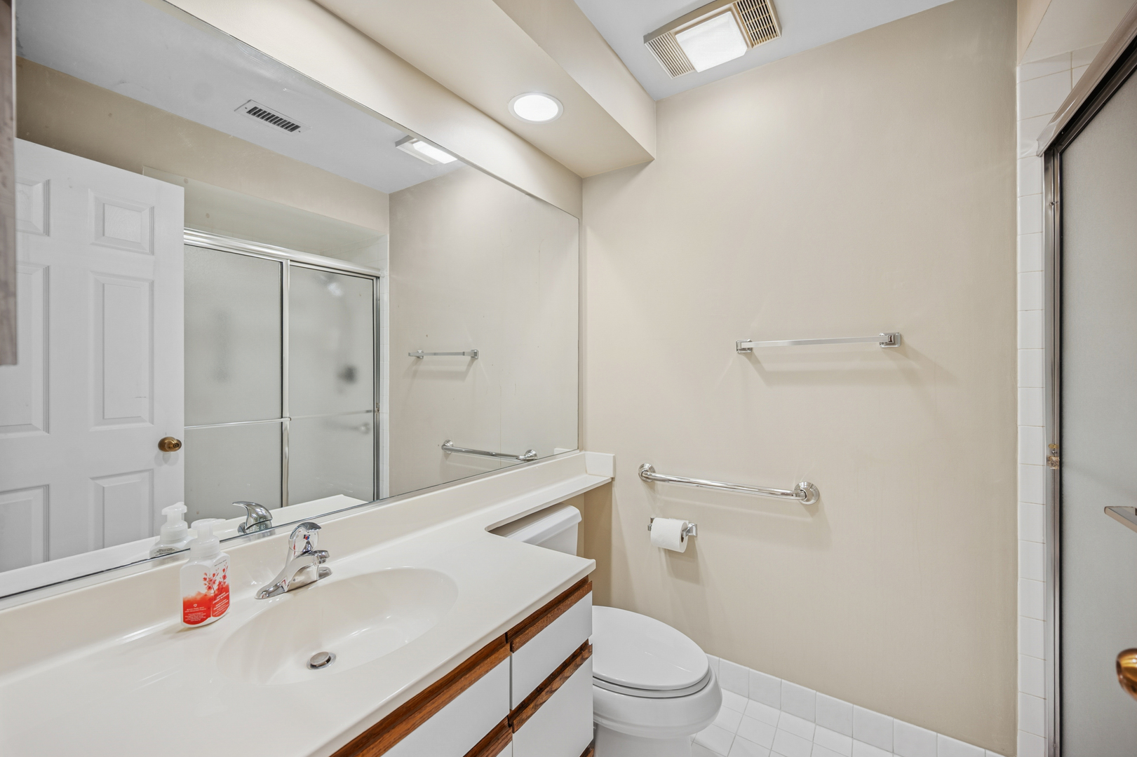 2000 Chestnut Avenue, Unit 103 Glenview, IL 60025 - Photo 20 of 27