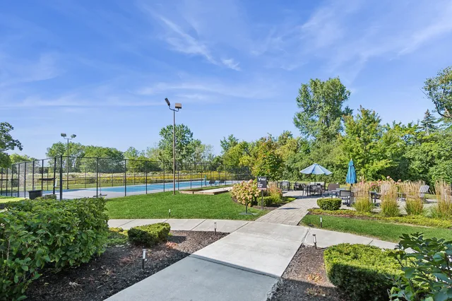 $449,900 | 2000 Chestnut Avenue, Unit 103, Glenview, IL 60025