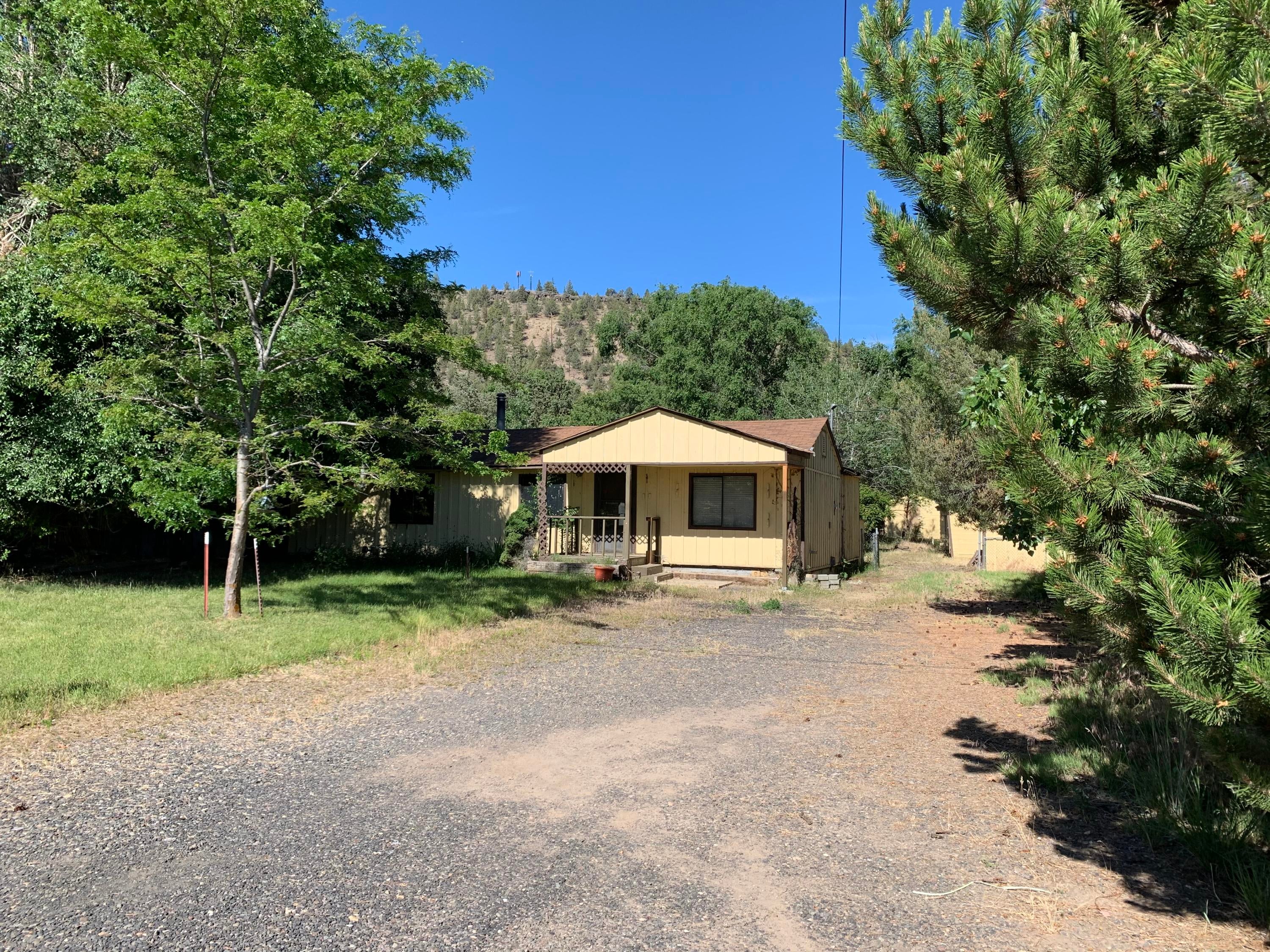 945 South Rimrock Road Prineville, OR 97754 - Photo 1 of 19 Front