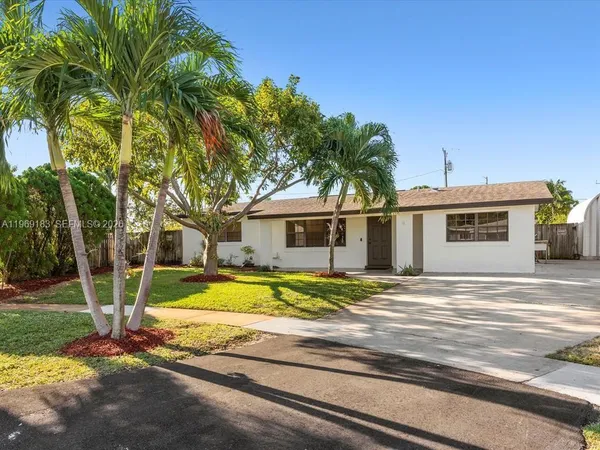 $3,900 | Coral Manor, Deerfield Beach, FL 33441