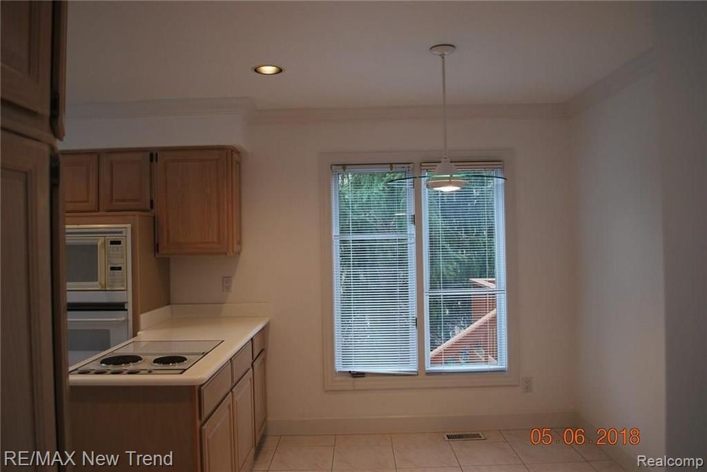 22150 River Ridge Trail, Unit 110 Farmington Hills, MI 48335 - Photo 9 of 23