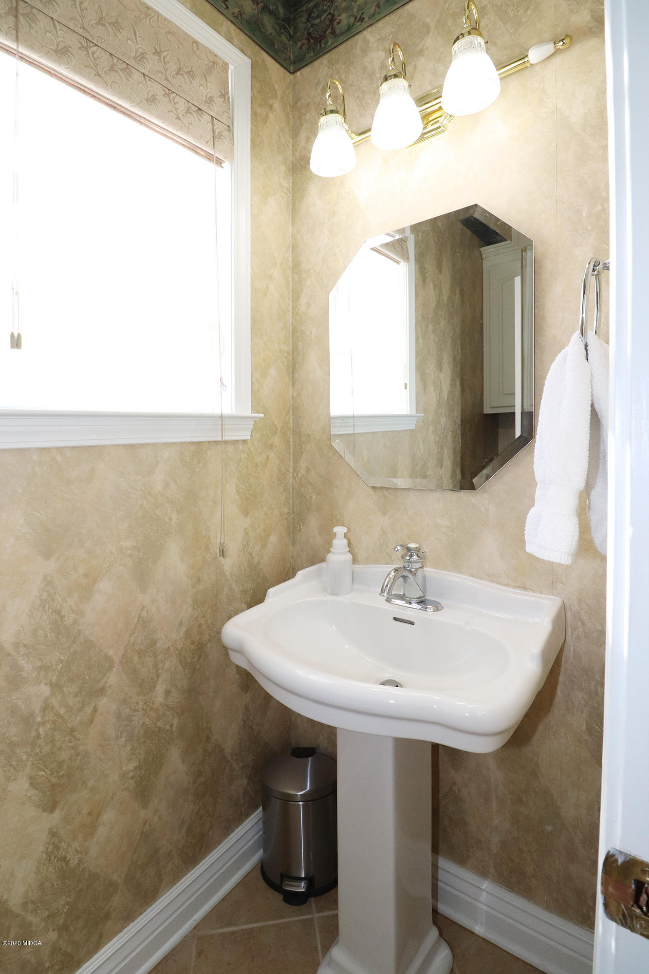 1577 Pate Road Juliette, GA 31046 - Photo 21 of 62 1577 Pate Rd - Half Bathroom