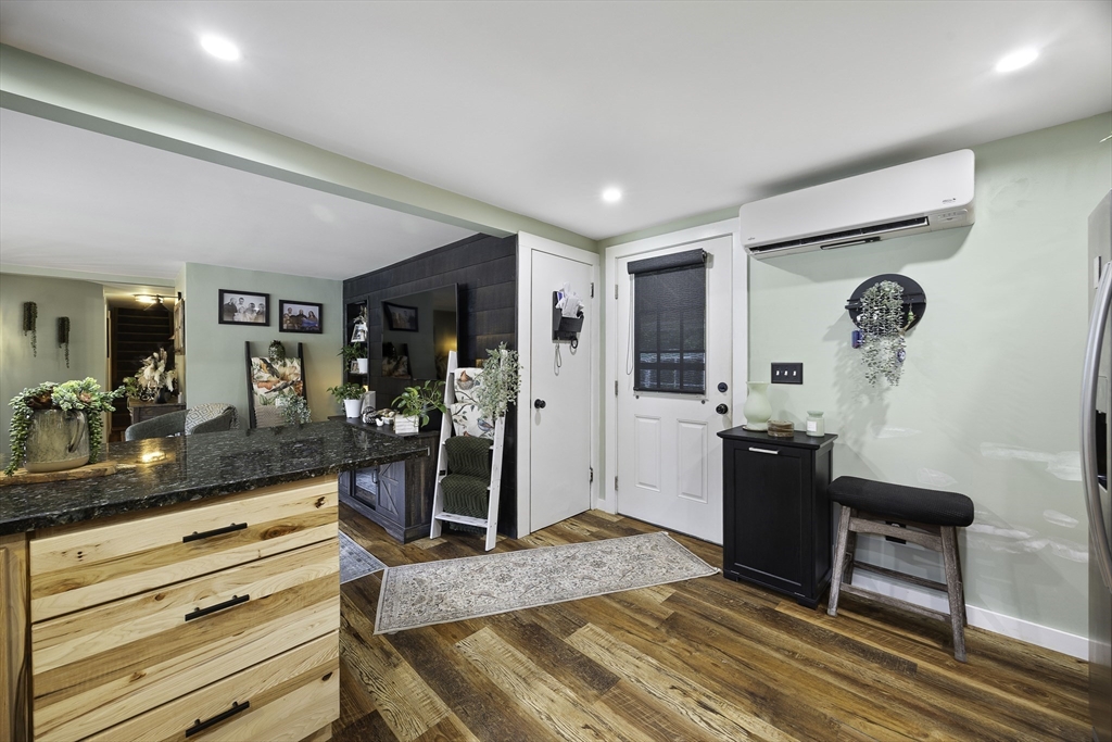 284 Buck Pond Road Westfield, MA 01085 - Photo 7 of 36