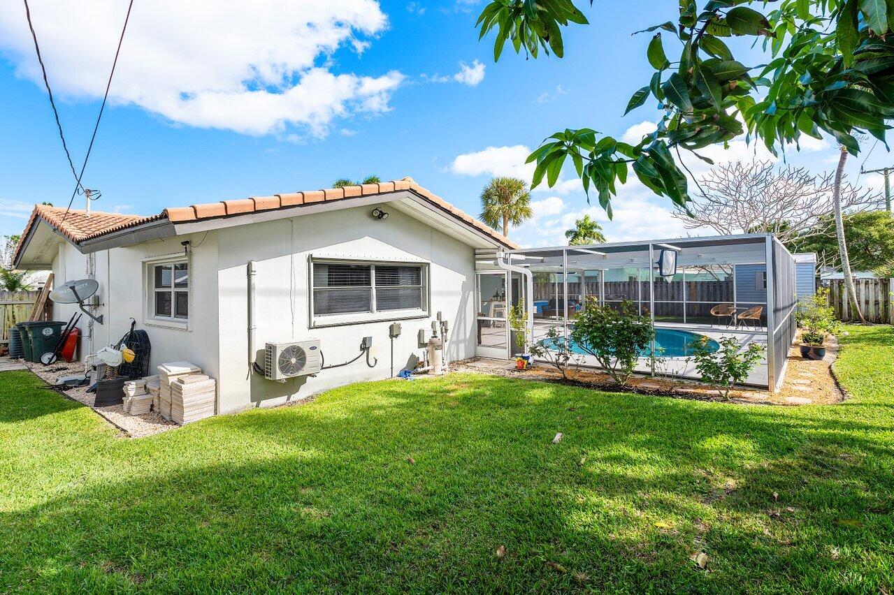1312 Southwest 7th Street Boca Raton, FL 33486 - Photo 26 of 39 Side yard