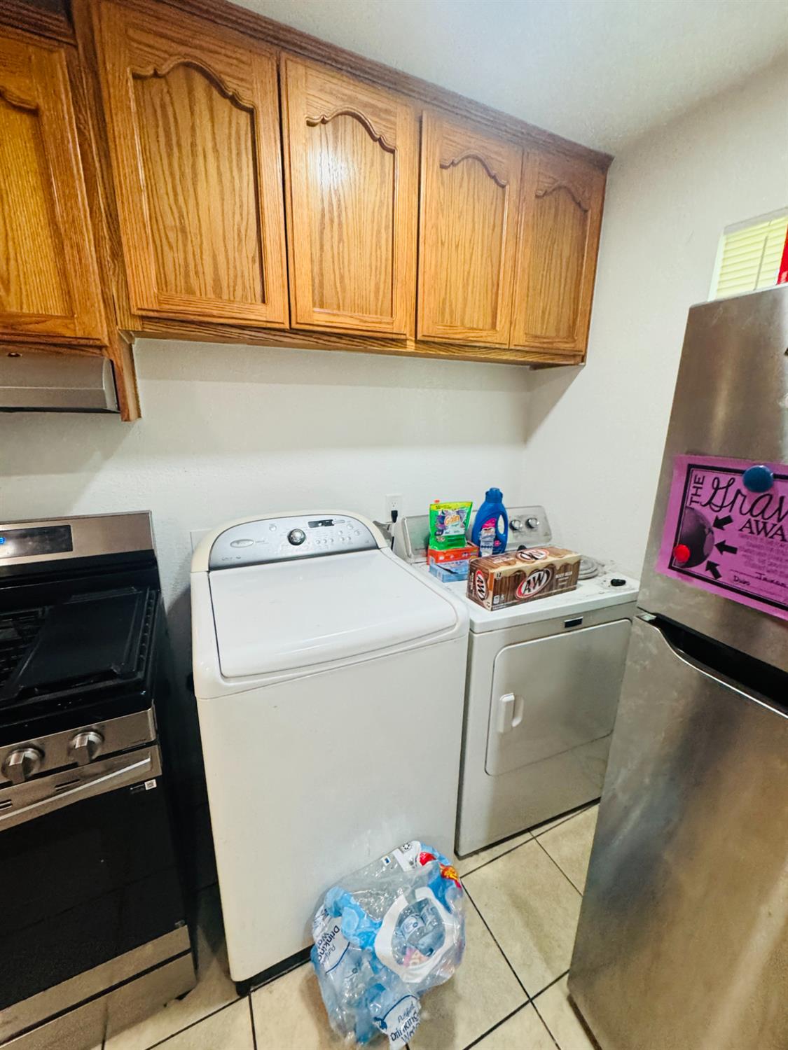 1335 Olive Avenue Sanger, CA 93657 - Photo 11 of 28 a utility room with dryer and washer