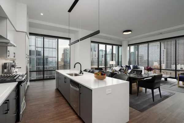 $9,310 | 270 Hennepin Avenue, Unit 2006, Minneapolis, MN 55401